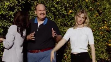 Carven Manches 3/4, Pull en Craie porté par Melissa Chartres (janvier Jones) dans Le Dernier Homme sur la Terre (Saison 04, Épisode 18)