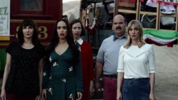 Rachel Comey Bleu Jean porté par Melissa Chartres (janvier Jones) dans Le Dernier Homme sur la Terre (Saison 04, Épisode 18)