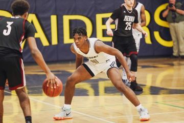 Sneakers Nike Kyrie 4 The Academy of Josh Christopher on the account Instagram of @jaygup