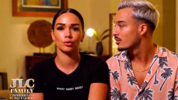 Le t-shirt noir manches courtes "Nakey nakey nakey" de Jazz Correia dans JLC Family Saison 1