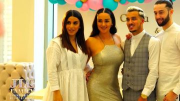 Le robe sirène grise satinée de Jazz Correia dans JLC Family Saison 1