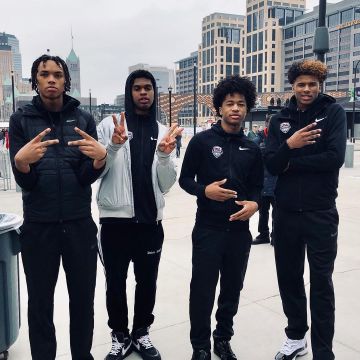 The Jogging Pants with Palm Logo Angels of Josh Christopher on the account Instagram of @jaygup