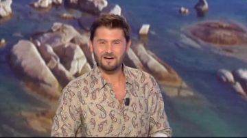 La camisa de cuello hawaiana suelta, estampado de cachemira de Christophe Beaugrand en sorteo de Lotto el 14.08.2019