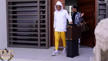 Jogging yellow with black stripes, Laurent Correia in JLC Family Season 1