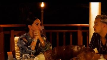 Les boucles d'oreilles anneaux créoles de Jazz Correia dans JLC Family Saison 1