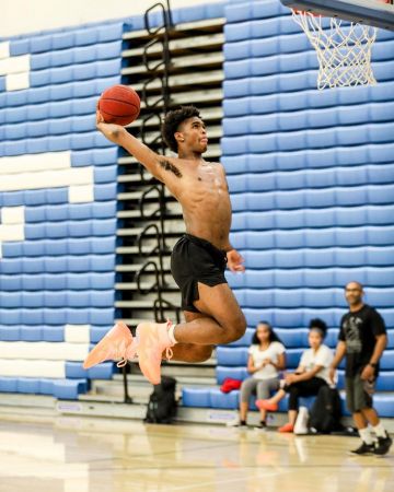 Sneakers Nike Air Fear Of God 1 Orange Pulse of Josh Christopher on the account Instagram of @jaygup