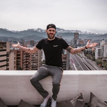 The Pants Right grey of Alex Pall on the account Instagram of @alexpall