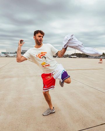 Sneakers Nike Air Max 97 Ultra 17 the Silver Bullet of Alex Pall on the account Instagram of @alexpall