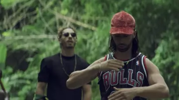 La casquette rouge Gucci portée par Ademo dans le clip Blanka de PNL