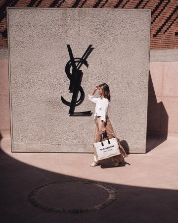 The bag "Rive Gauche" Yves Saint Laurent worn by EnjoyPhoenix on the account Instagram of @enjoyphoenix
