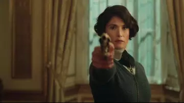 Gris foncé V-cou Chandail porté par Polly (Gemma Arterton) dans Le Roi de l'Homme