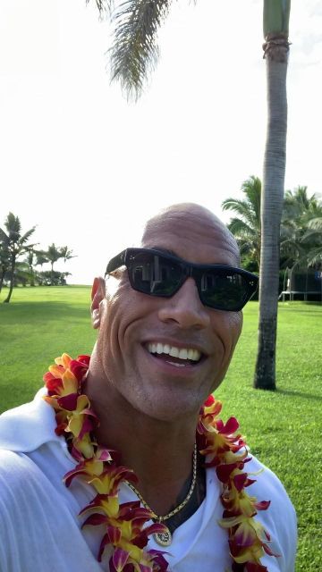 Las gafas de sol negras que lució Dwayne Johnson en su cuenta de Instagram @therock
