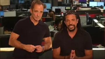 Noir Décontracté, le Polo porté par Harvey Levin sur TMZ en Direct le 7 août 2019