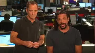 Gris Décontracté, le Polo porté par Harvey Levin TMZ Live le 5 août 2019