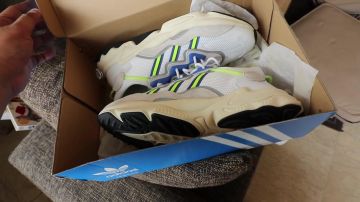 Les Adidas Ozweego de Carlo Olpe dans la vidéo AFFORDABLE ALTERNATIVE TO YEEZYS: THE ADIDAS OZWEEGO (ON-FEET REVIEW) 