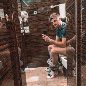 Sneakers Rising Short - Off-White of Andrew Taggart on the account Instagram of @drewtaggart