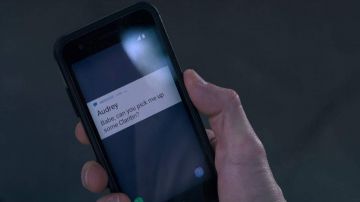 Samsung Cellphone used by Nick Spitz (Adam Sandler) in Murder Mystery