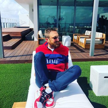 Les Sneakers Jordan 1 Retro High Off-White Chicago de David Guetta sur le compte Instagram de @davidguetta