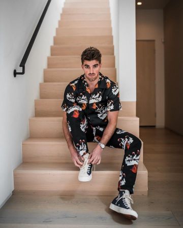 Razor short sleeve shirt worn by Andrew Taggart on @drewtaggart