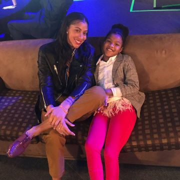 Le pantalon marron de Candace Parker sur le compte Instagram de @candaceparker