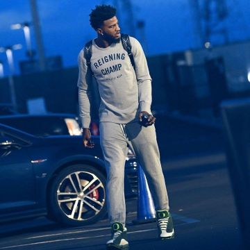 Jordan Bell's Sneakers en la cuenta de Instagram de @jbell