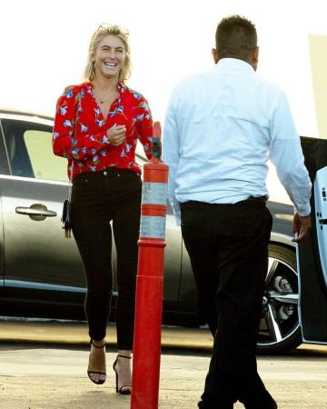 Dior Cannage de la Nouvelle Serrure Pochette porté par Julianne Hough Los Angeles le 15 août 2019