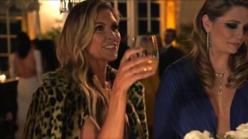 Free People Kate Faux Fur Leopard Coat usado por ella misma (Audrina Patridge) en The Hills: New Beginnings (S01E08)