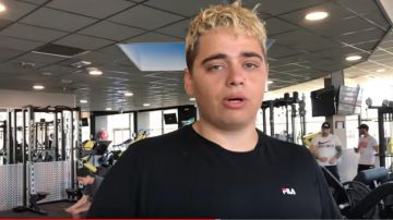 Le T-shirt Fila noir porté par Kameto dans la vidéo YouTube Plus jamais gros Ep03: Mon premier sport de combat