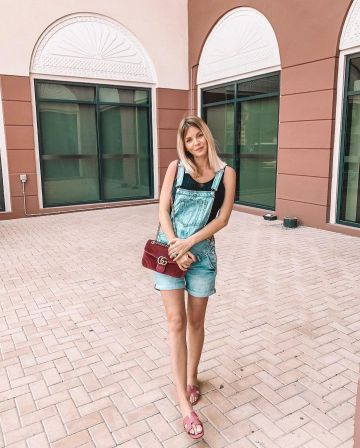 Les sandales oran que porte Jessica Garcia sur le compte Instagram de @jessica_thivenin