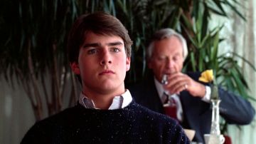 Pull en cachemire porté par Joel (Tom Cruise) dans des Affaires Risquées