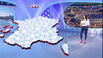 The jean gross size mid-high Iris Mittenaere in the loto Draw the 19.08.2019