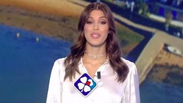 The white shirt silk Iris Mittenaere in the loto Draw the 19.08.2019