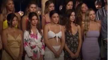Superdown Black Floral Mini Vestido usado por (Jane Averbukh) en Bachelor in Paradise (S06E03)