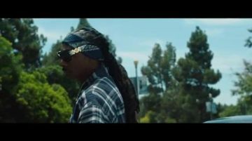 Sunglasses Versace of Snoop Dog in the movie clip Countdown