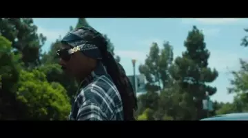 Les lunettes de soleil Versace de Snoop Dog dans le clip Countdown