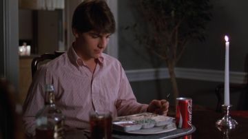 Repas congelé mangé par Joel (Tom Cruise) dans des Affaires Risquées