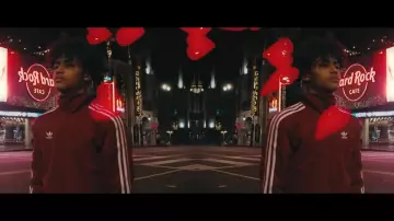 La chaqueta adidas roja de Luv Resval en el video de YouTube Luv Resval - Mephistory - Episodio 2