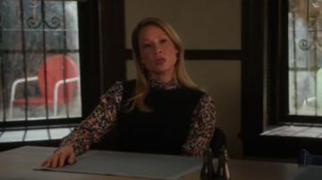 Veronica Beard Mena Top usado por la Dra. Joan Watson (Lucy Liu) en Primaria (S07E13)