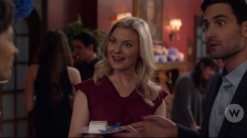 Milly Tatiana Robe Violette porté par Kyle Evans dans une Bonne Sorcière (S05E10)