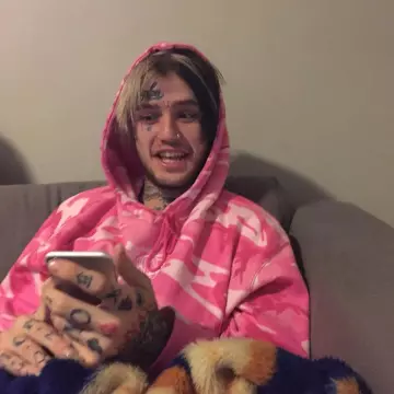 Pink camo hoodie worn byLil Peep on the Instagram account @lilpeep