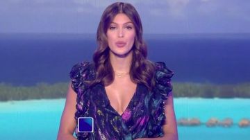 Short dress, straight and sleeveless Iris Mittenaere in the Draw of the euromilions of the 20.08.2019