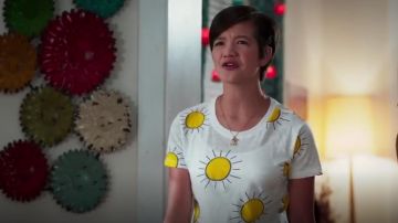 Forever 21 Soleil Imprimer Tee porté par l'Andi Mack (Peyton Elizabeth Lee) dans l'Andi Mack (S03E06)