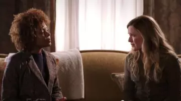 James Perse Sheer Slub Side Panel Black Shirt worn by Cassie Bishop (Harriet Dyer) in The InBetween (S01E06)