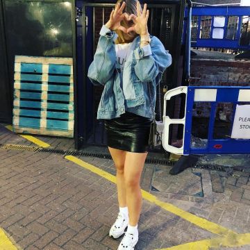 Sneakers Nike Air Max 98 Fossil of Eugenie Bouchard on the account Instagram of @geniebouchard