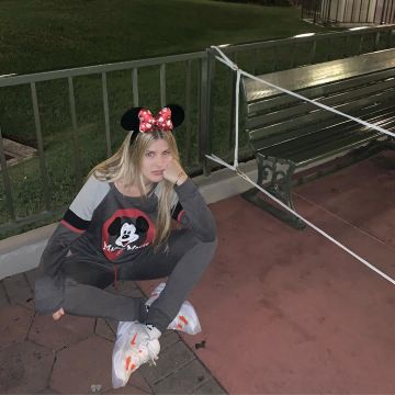 Sneakers Nike M2K Tekno of Eugenie Bouchard on the account Instagram of @geniebouchard