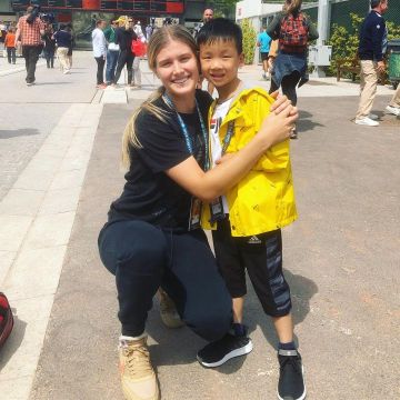 Sneakers Nike Air Max 90 OFF-WHITE Desert Ore of Eugenie Bouchard on the account Instagram of @geniebouchard