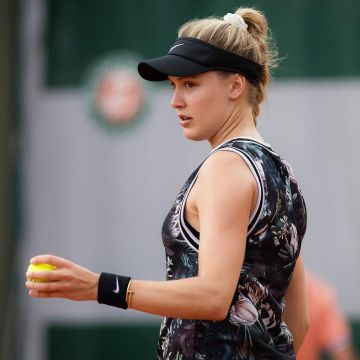 The nike tennis top black Eugenie Bouchard on the account Instagram of @geniebouchard