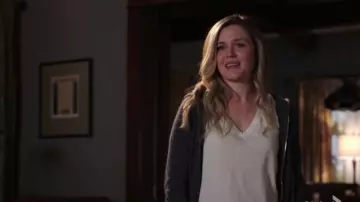 Splendid Classic V Neck Tee WHite worn by Cassie Bishop (Harriet Dyer) in The InBetween (S01E06)