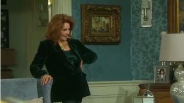 Marco Velvet Mod Blazer en Spruce usado por Maggie Horton (Suzanne Rogers) como se ve en Days of Our Lives agosto 20, 2019