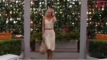 Rag & bone Jaune à Rayures Robe portée par Sharon Newman (Sharon Cas) comme on le voit sur les Jeunes et Les Agités 21 août 2019